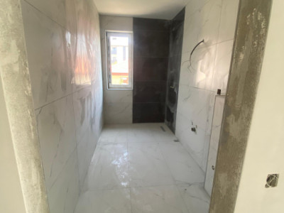 3 camere + terasă 100mp, apartament parțial finisat
