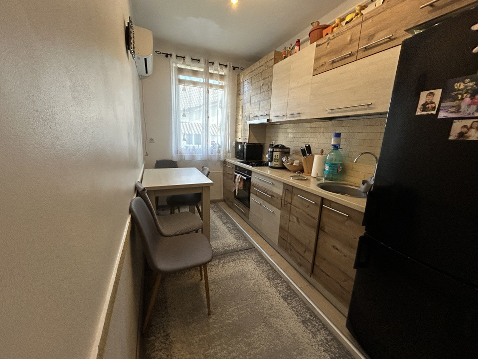 Apartament 3 camere, semidecomandat, 56 mp,  zona Eroilor 