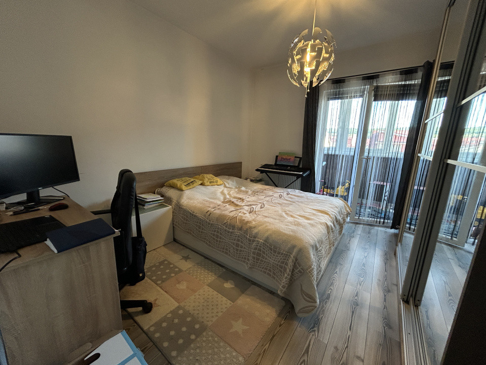 Apartament 3 camere, semidecomandat, 56 mp,  zona Eroilor 