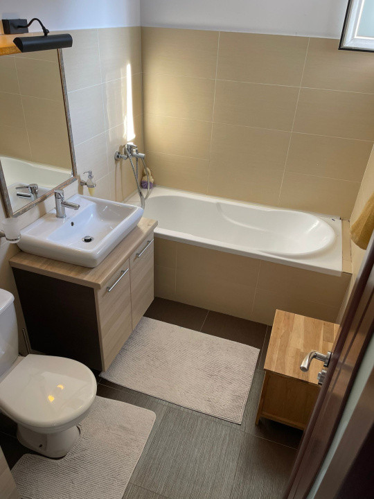 Apartament 3 camere, semidecomandat, 56 mp,  zona Eroilor 