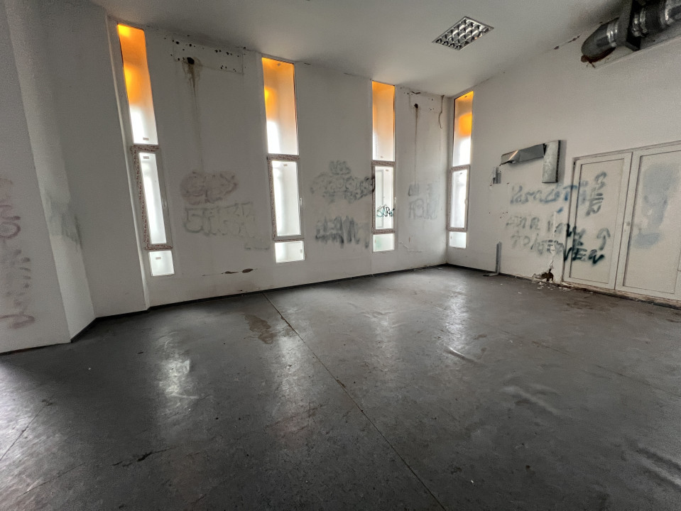 Cladire birouri - Spatiu comercial 1750 mp cu 880 mp teren in Grigorescu