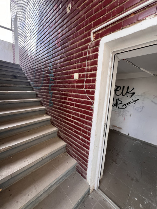 Cladire birouri - Spatiu comercial 1750 mp cu 880 mp teren in Grigorescu