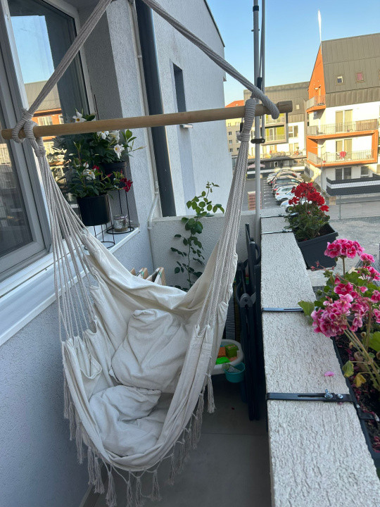 apartament cu 3 camere,spatii de depozitare,parcare, zona Cetatii