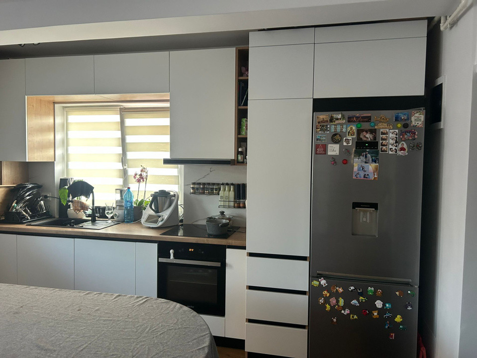 apartament cu 3 camere,spatii de depozitare,parcare, zona Cetatii