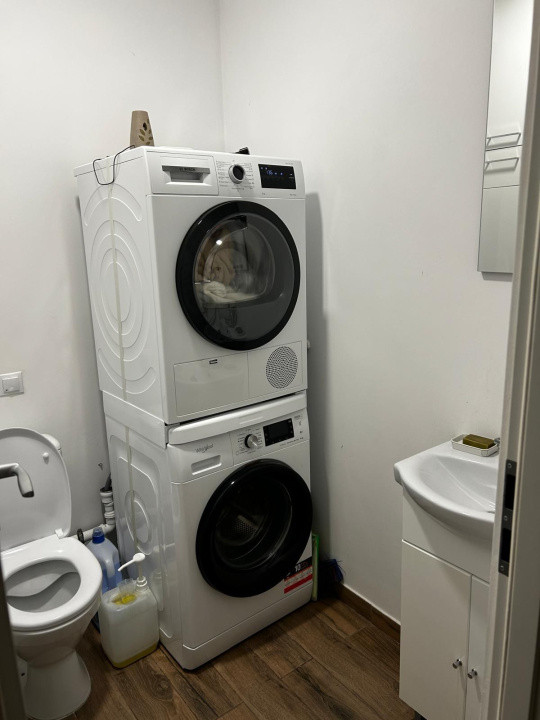 apartament cu 3 camere,spatii de depozitare,parcare, zona Cetatii