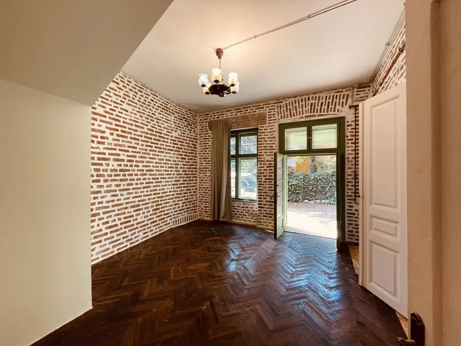 Casa spatioasa in Gruia 149mp + parcare curte comuna 509mp