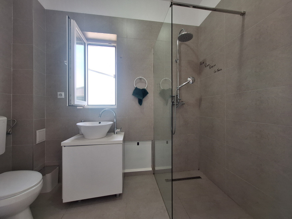 Apartament cu 2 camere, 43 mp, balcon, zona Cetatii
