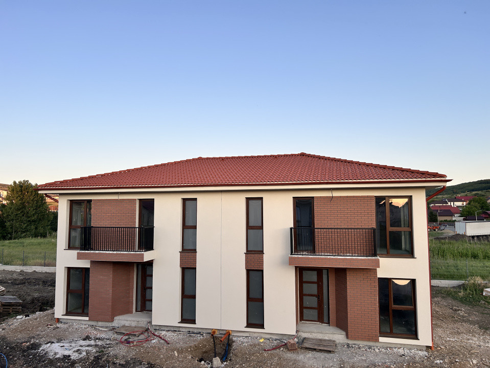 Duplex semifinisat Chinteni 120mp utili in ansamblu privat de case 