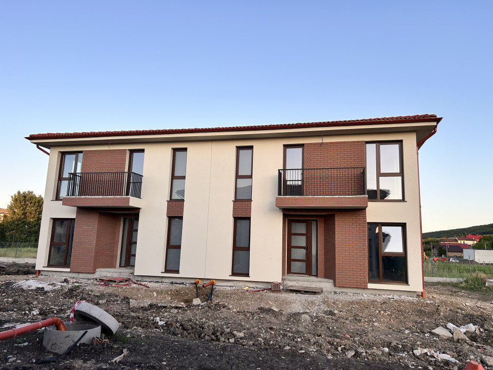 Duplex semifinisat Chinteni 120mp utili in ansamblu privat de case 