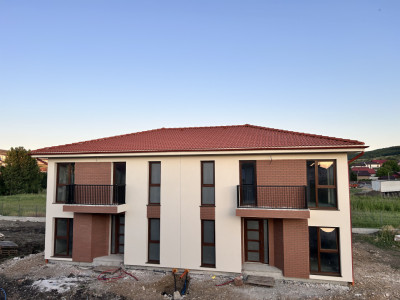 Duplex semifinisat Chinteni 120mp utili in ansamblu privat de case 