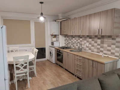 Apartament de 3 camere, 62 mp, parcare, Zona Vivo