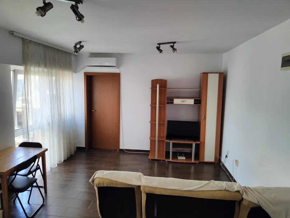 Apartament tip studio 40mp,  strada Bucuresti