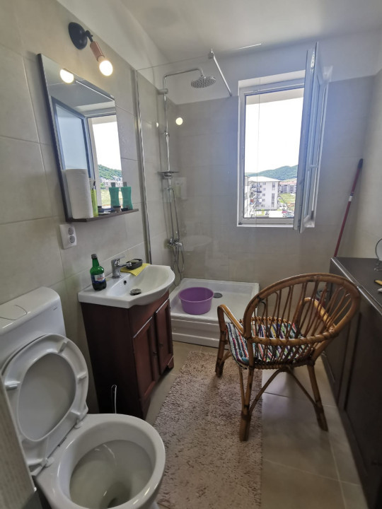 Apartament cu 2 camere, 42 mp, balcon, zona Urusagului