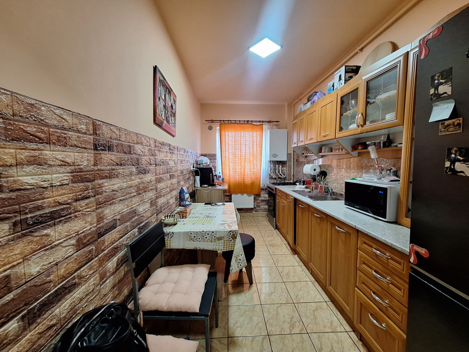 Apartament cu o camera, decomandat, balcon, zona LIDL