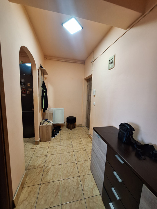 Apartament cu o camera, decomandat, balcon, zona LIDL