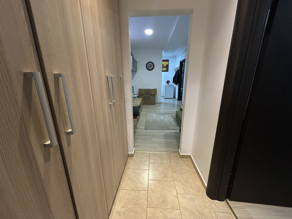 Apartament 3 camere, semidecomandat , 60 mp,  zona Eroilor 