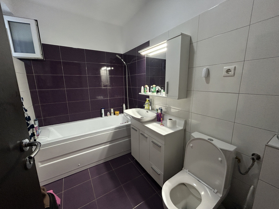 Apartament 3 camere, semidecomandat , 60 mp,  zona Eroilor 