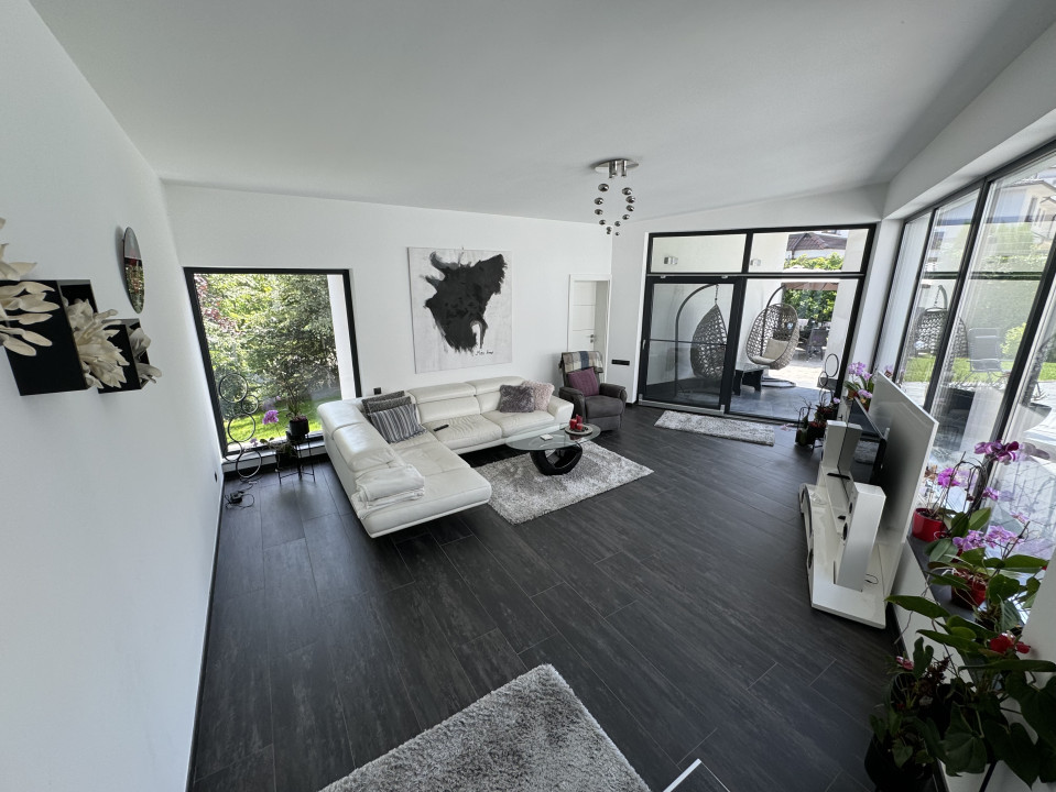 Casa Individuala De Inchiriat, Piscina, 225mp, Zona Teilor