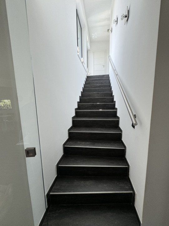 Casa Individuala De Inchiriat, Piscina, 225mp, Zona Teilor