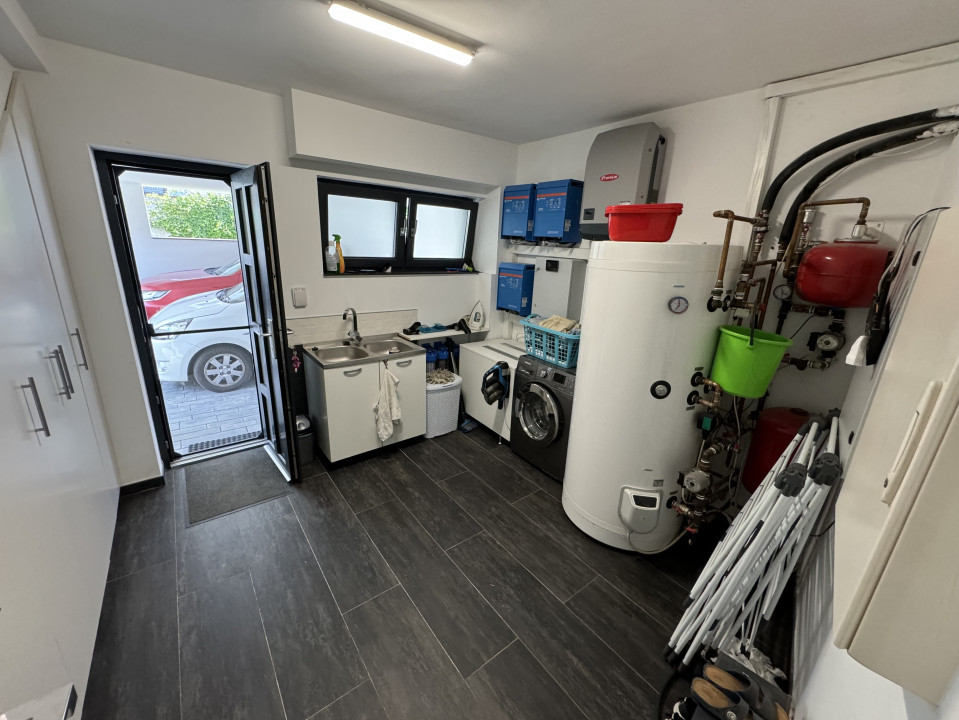 Casa Individuala De Inchiriat, Piscina, 225mp, Zona Teilor