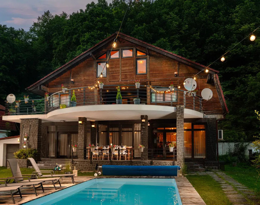 Casa de vacanta ,228 mp utili, piscina exterioara , Baisoara