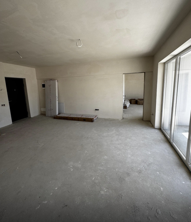 Apartament de 3 camere, zona semicentrala cu parcare