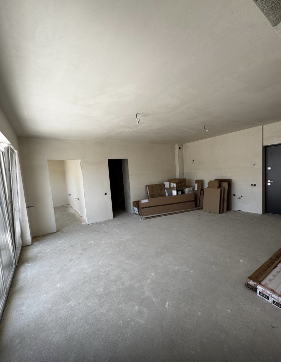 Apartament de 3 camere, zona semicentrala cu parcare