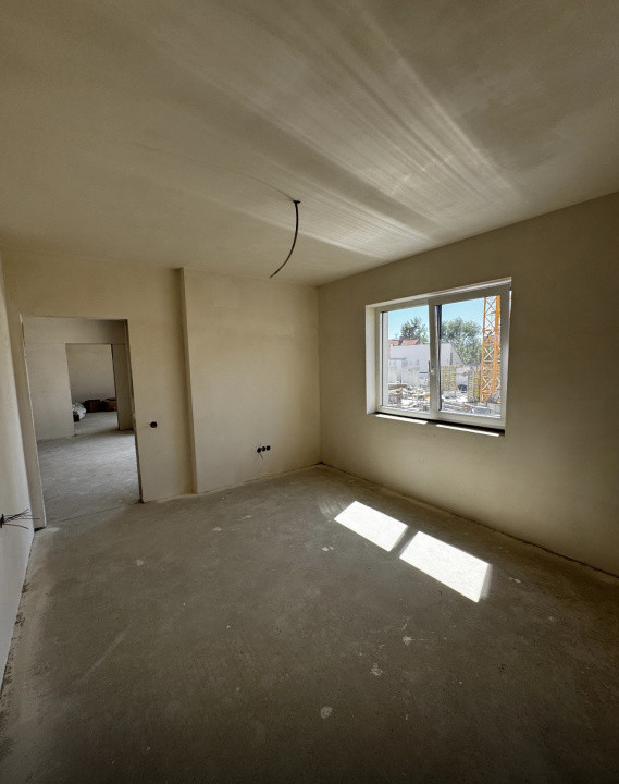 Apartament de 3 camere, zona semicentrala cu parcare