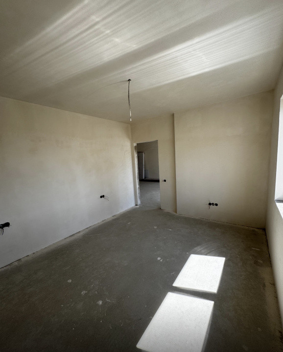 Apartament de 3 camere, zona semicentrala cu parcare