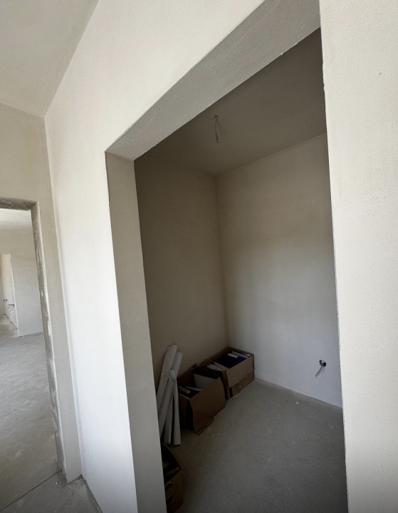 Apartament de 3 camere, zona semicentrala cu parcare