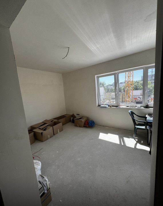 Apartament de 3 camere, zona semicentrala cu parcare