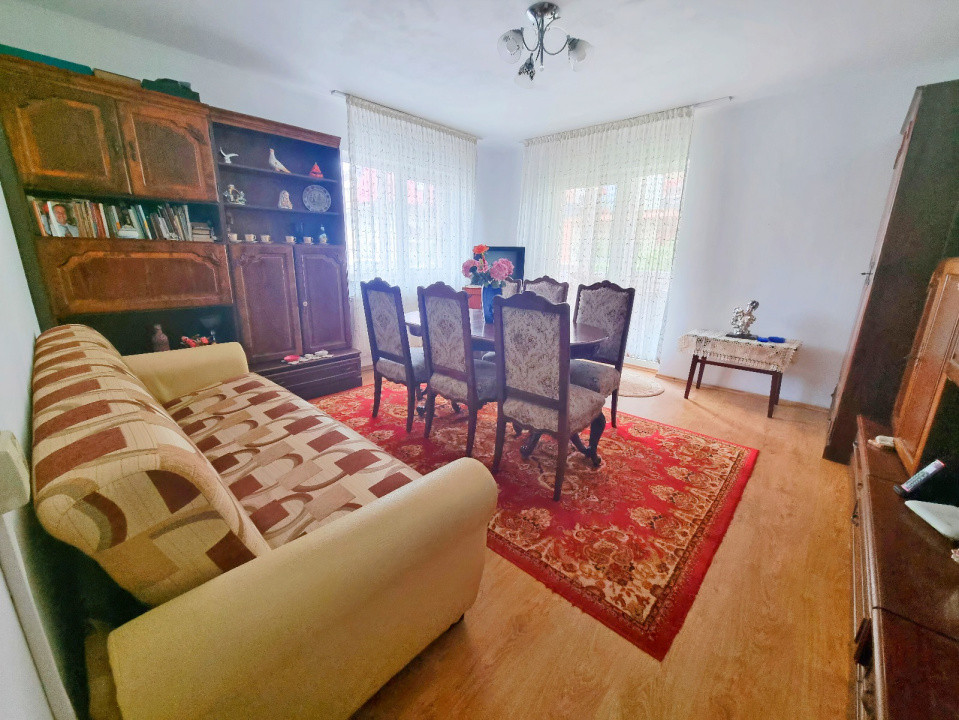 Apartament cu 2 camere, decomandat, balcon, zona Muzeul Apei