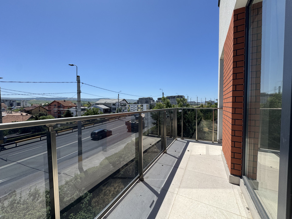 Apartament 3 camere, etajul 3, 86 mp utili, 2 balcoane, zona Pod IRA