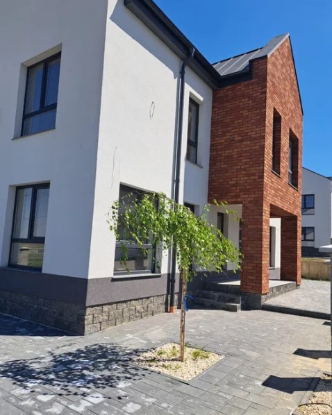 Case individuale cu 4 dormitoare în Dezmir  Zonă liniștită, 482 mp teren