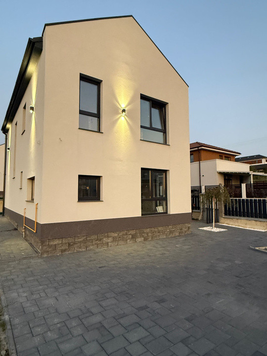 Case individuale cu 4 dormitoare în Dezmir  Zonă liniștită, 482 mp teren