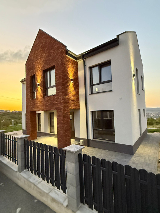 Case individuale cu 4 dormitoare în Dezmir  Zonă liniștită, 482 mp teren