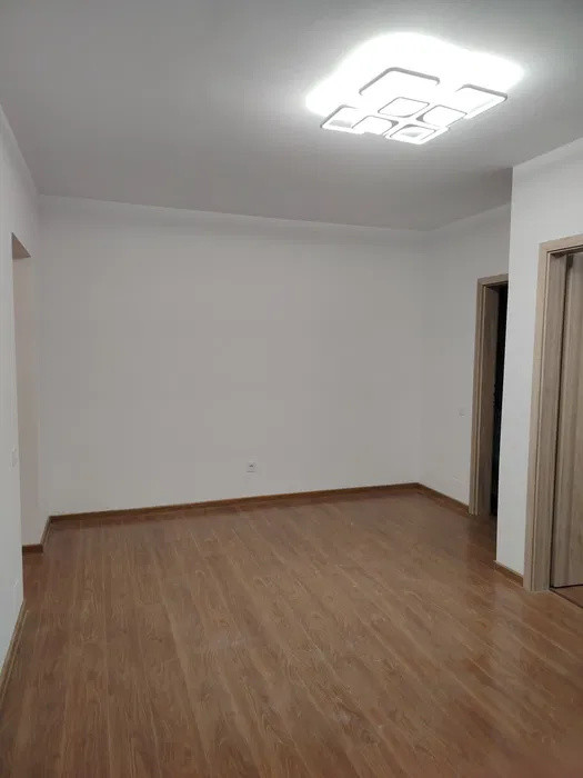 Apartament cu 2 camere, 43 mp, balcon, zona Terra