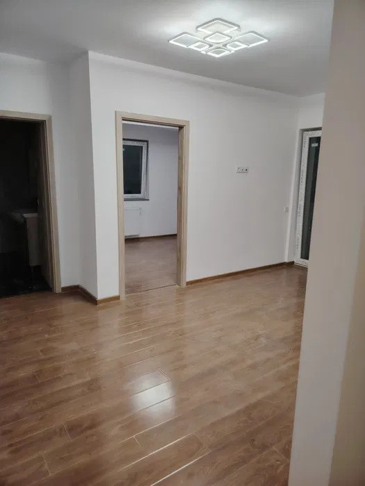 Apartament cu 2 camere, 43 mp, balcon, zona Terra