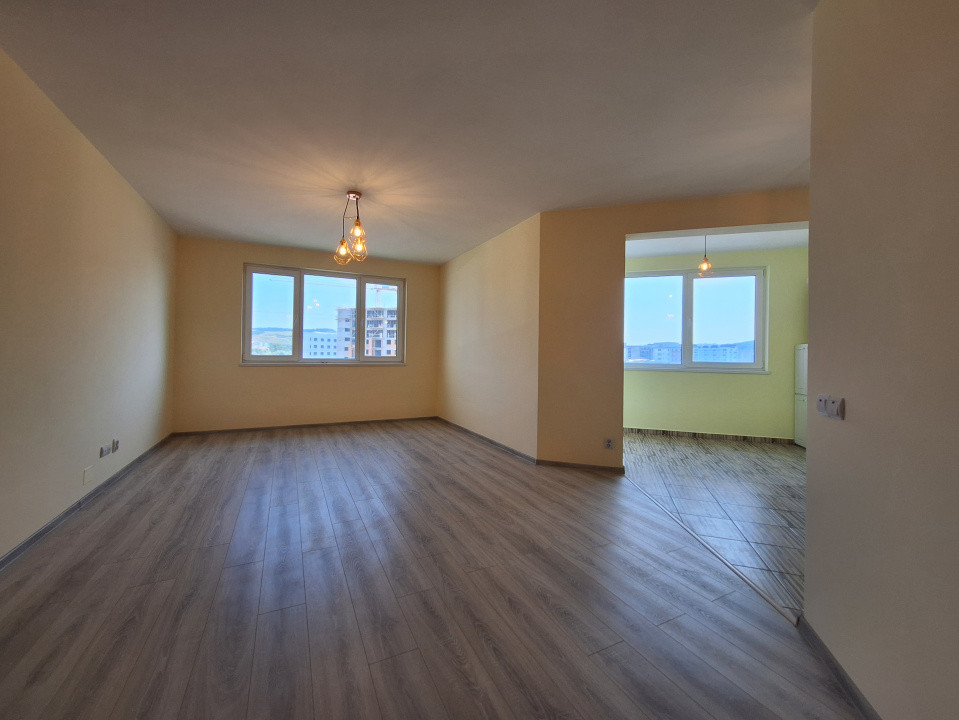 Apartament cu 3 camere, 86 mp, parcare, zona BMW