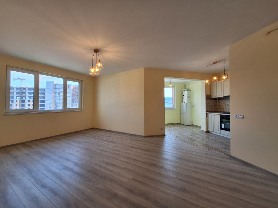 Apartament cu 3 camere, 86 mp, parcare, zona BMW