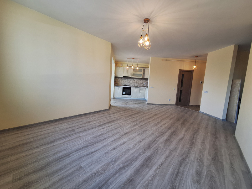 Apartament cu 3 camere, 86 mp, parcare, zona BMW