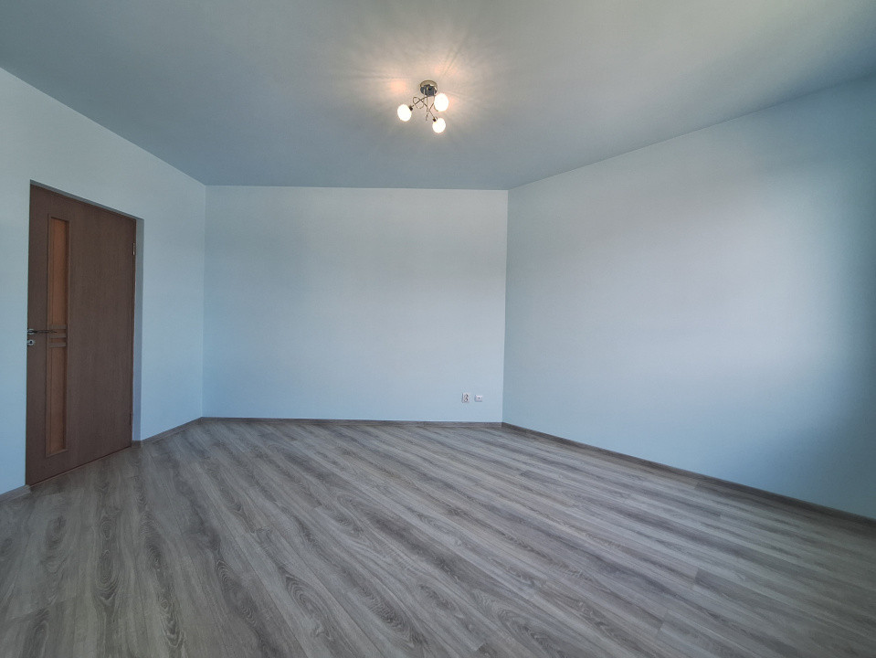 Apartament cu 3 camere, 86 mp, parcare, zona BMW