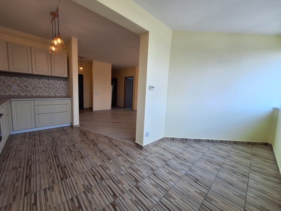 Apartament cu 3 camere, 86 mp, parcare, zona BMW