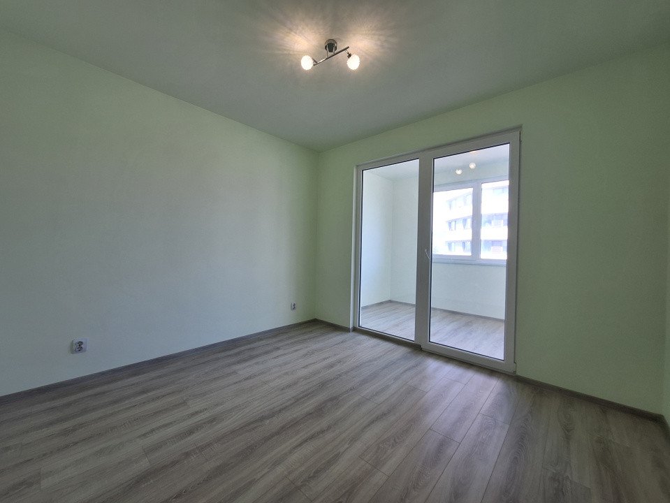 Apartament cu 3 camere, 86 mp, parcare, zona BMW