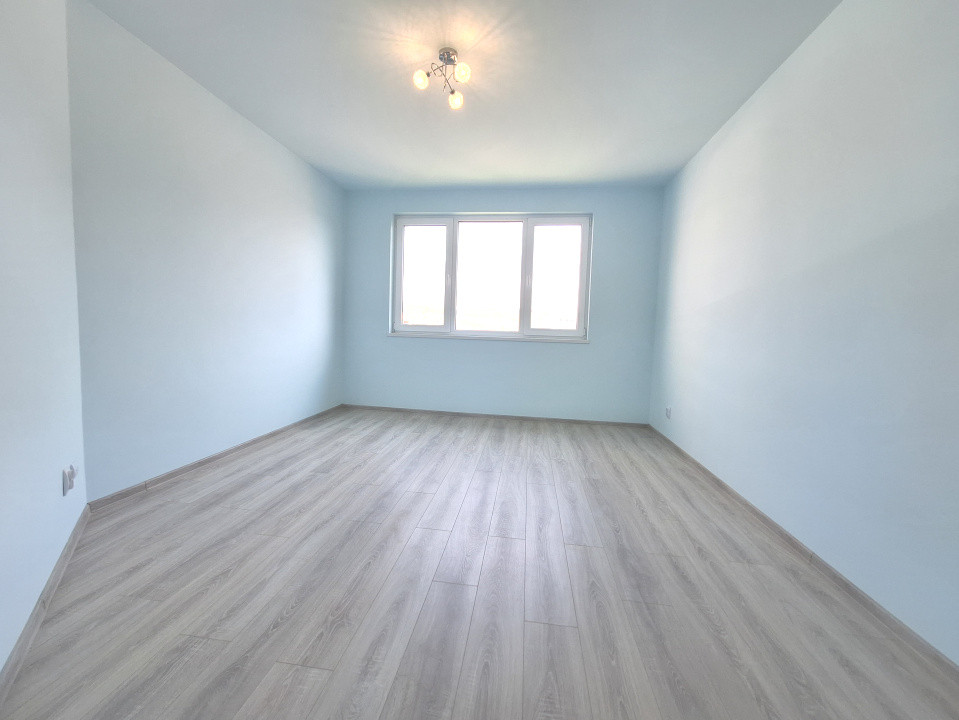 Apartament cu 3 camere, 86 mp, parcare, zona BMW