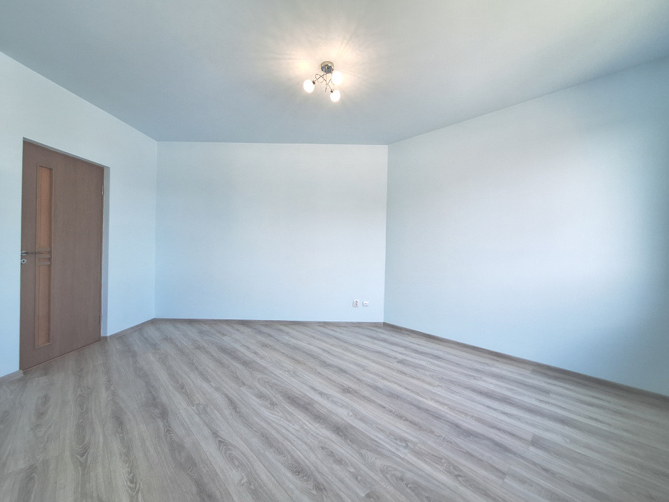 Apartament cu 3 camere, 86 mp, parcare, zona BMW