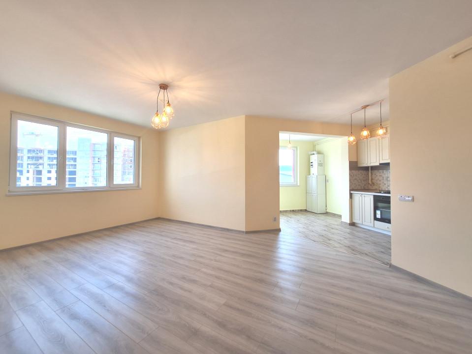Apartament cu 3 camere, 86 mp, parcare, zona BMW
