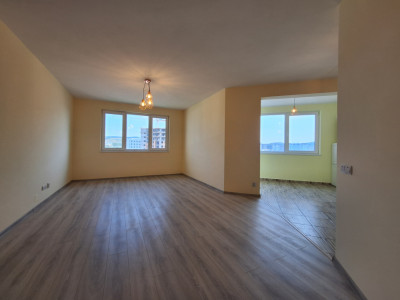 Apartament cu 3 camere, 86 mp, parcare, zona BMW