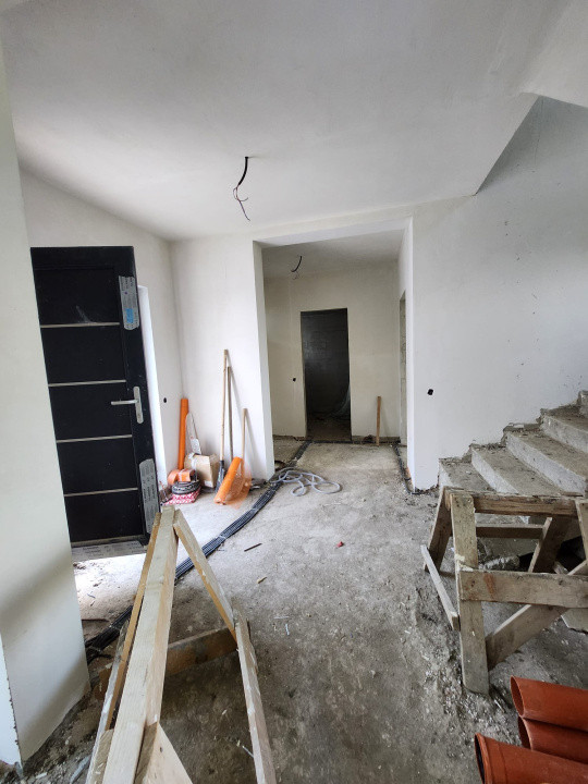 Triplex 119 mp utili, teren 180mp, ansamblu privat, Floresti