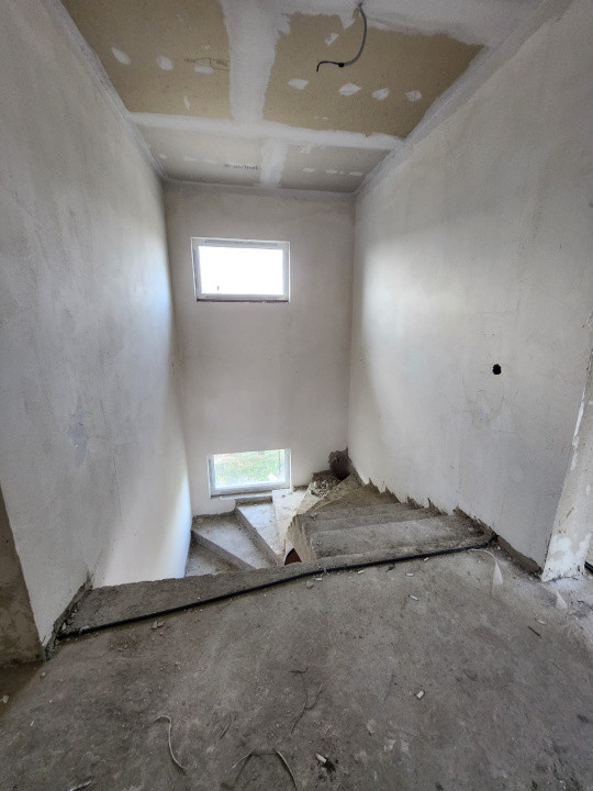 Triplex 119 mp utili, teren 180mp, ansamblu privat, Floresti